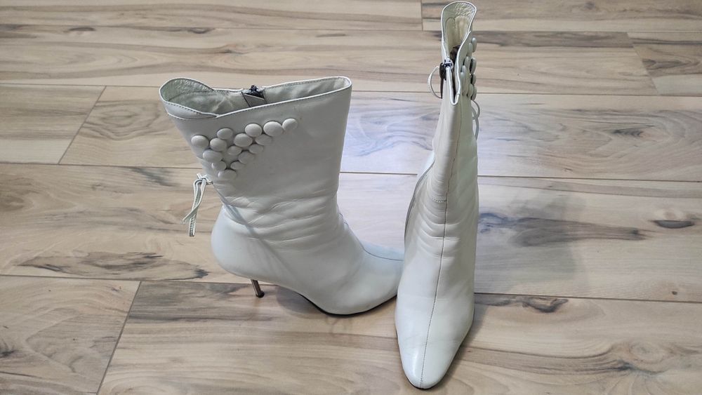 Сапожки жіночі білі