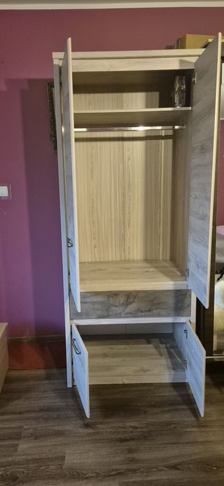 Szafa na wieszaki