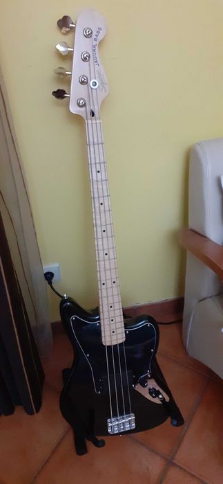 Baixo elétrico squier jaguar jazz bass,  cor preto
