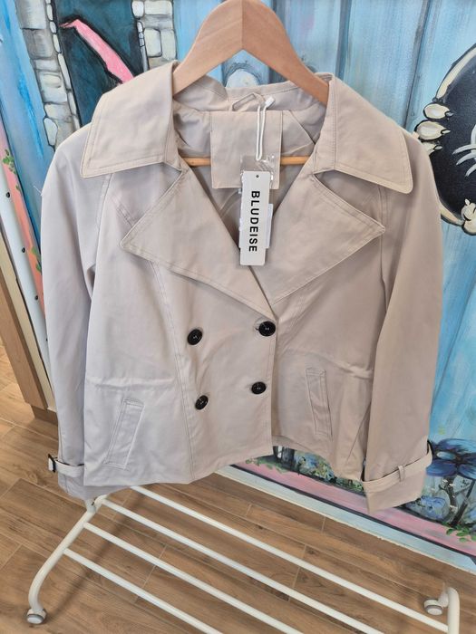 Krótki płaszcz beżowy