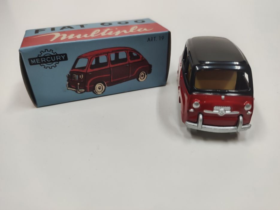 Miniatura Fiat 600 Multipla