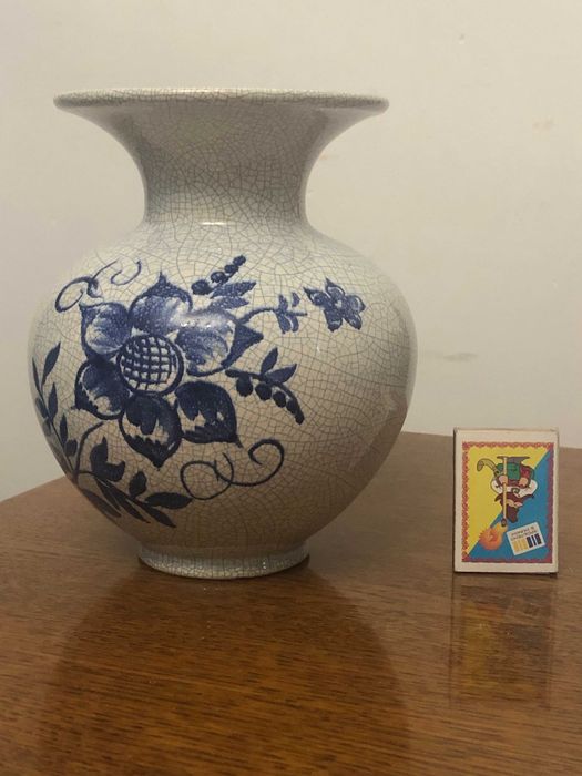 Ваза старовинна в стилі Делфт.