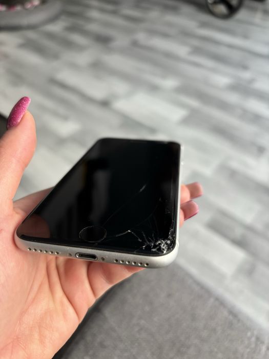 Iphone SE 64G peknieta szybka