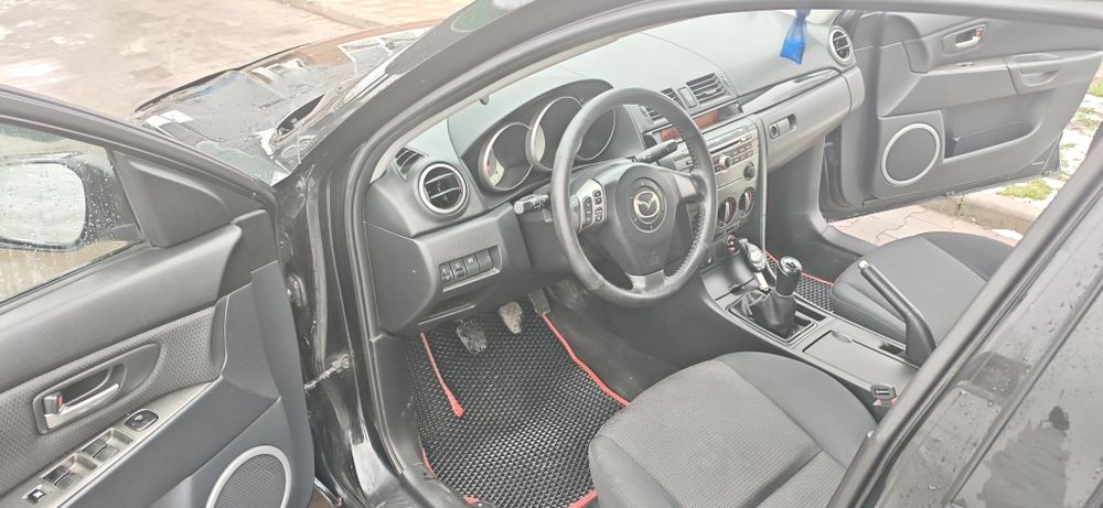 Мазда 3 седан чорний