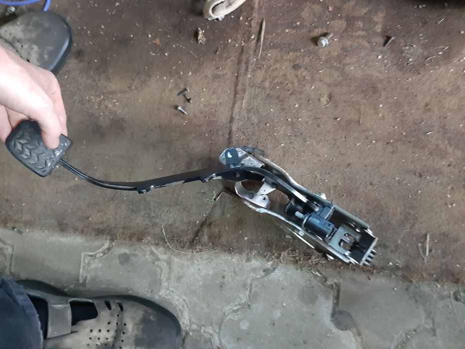 Pedał sprzęgła corolla verso ii