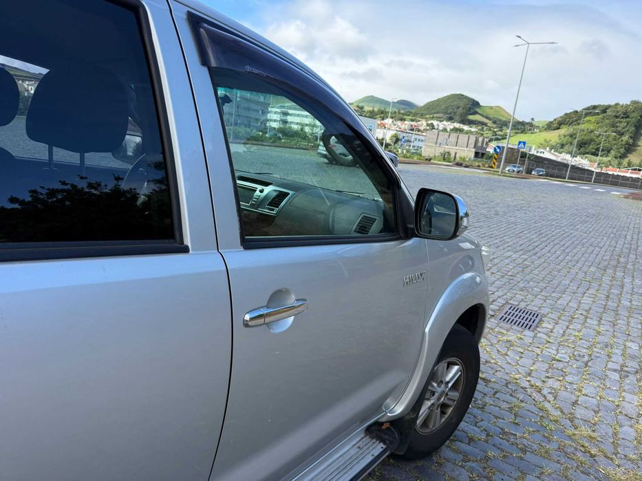 Toyota Hilux 2.5 D-4D Tracker 4x2 | Apenas 95.000 km! | Como Nova