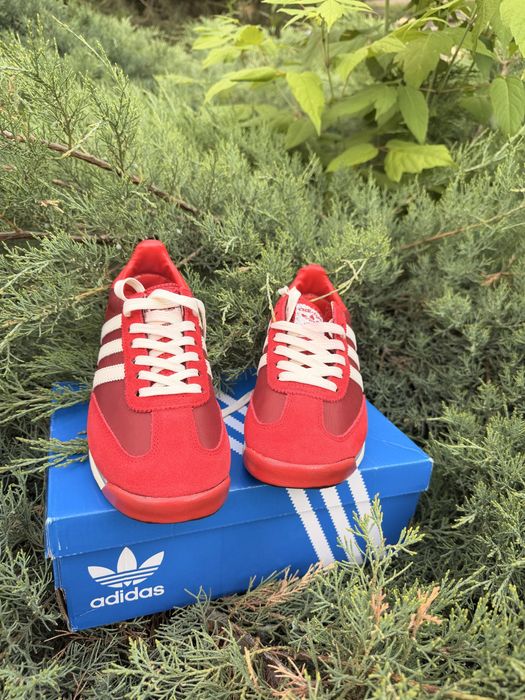 Жіночі кросівки Adidas