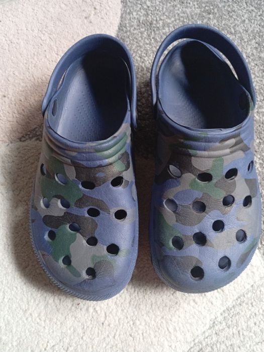 Lekkie granatowe w moro  klapki crocsy r. 32-33, wkładka 21 cm