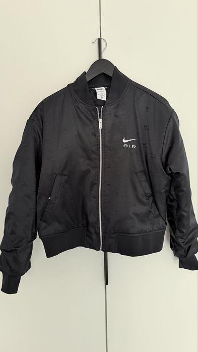 Женский бомбер Nike
