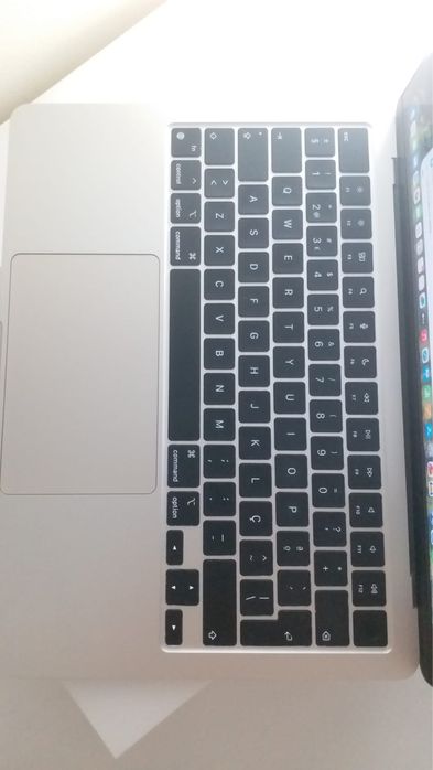 Vendo Macbook Air  / M2 / 2024