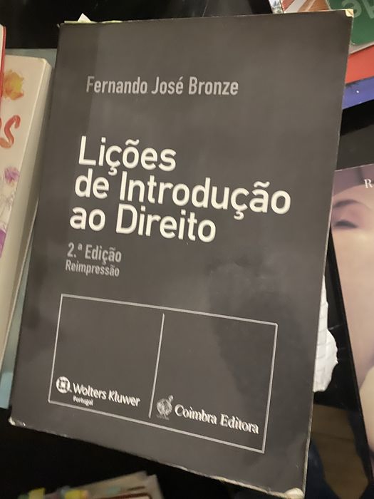Livros de direito dos mais diversos
