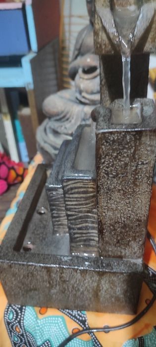 Fonte de água,a girar