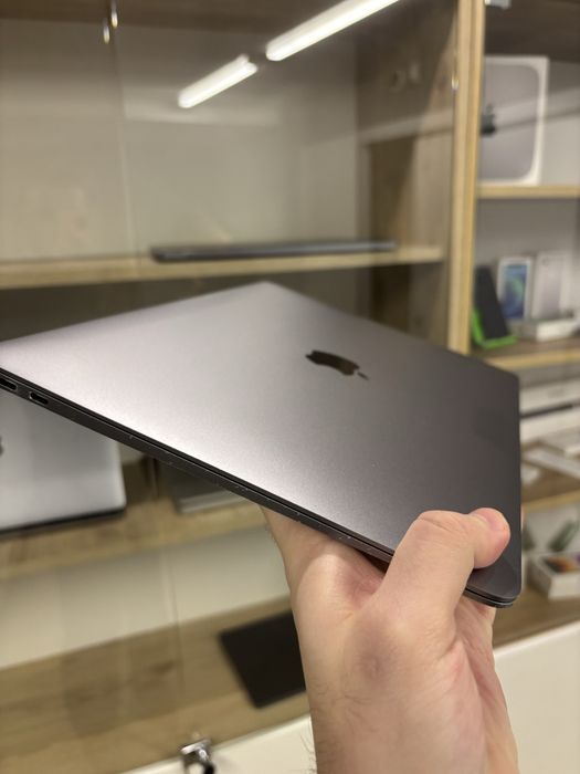 Macbook Air 2020 M1 8/256, дешево, дуже класний макбук
