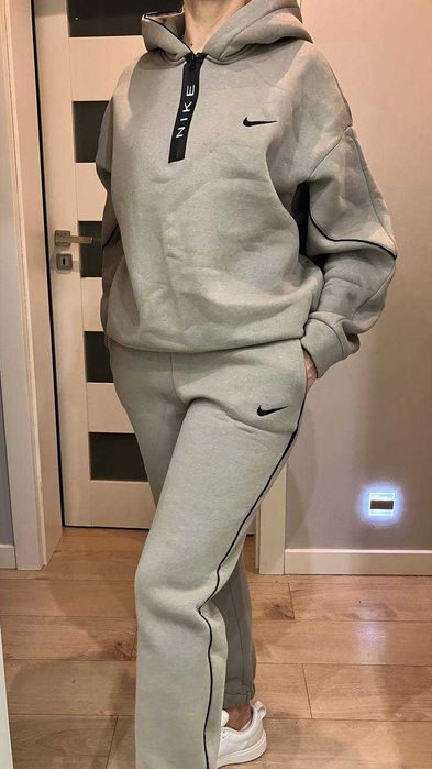 Dres Nike. Ciepły