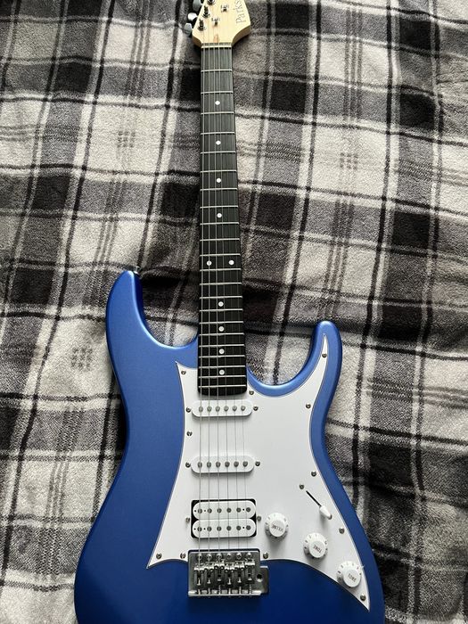 Електрогітара+комбо підсилювач+чохол