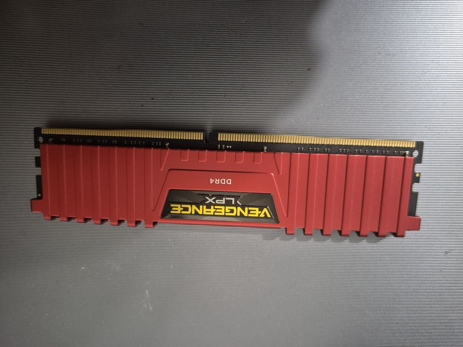 Pamięć RAM DDR4 Vengeance 16GB/ 2400/ CMK32GX4M2A2400C14