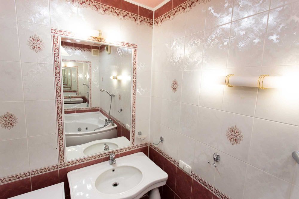 Центр. Вул. Липова. З кімнати. Звітні документи. Квартира подобово