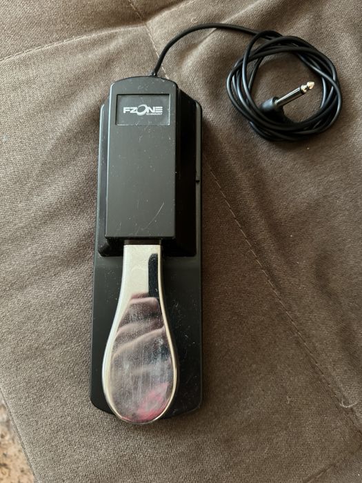 Продам стойки для музыкальных инструментов