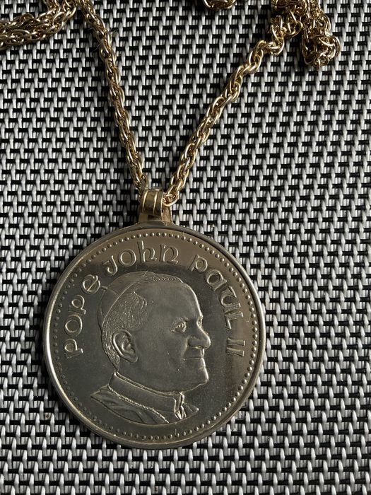 Lańcuszek z medalikiem Jana Pawła II