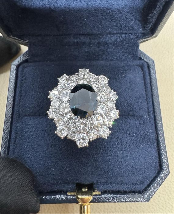 Золота каблучка з натуральними діамантами 4.40 карат та сапфіром 2.3 к