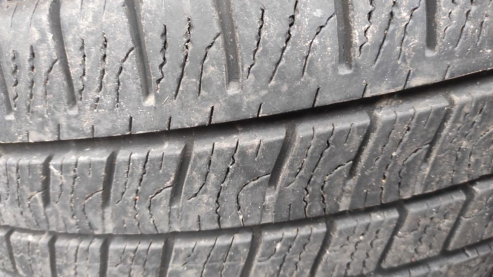 Шины 205/65/R16С;ф-ма Мишелин и Гудиер ,из Германии,есть 5 хороших пар