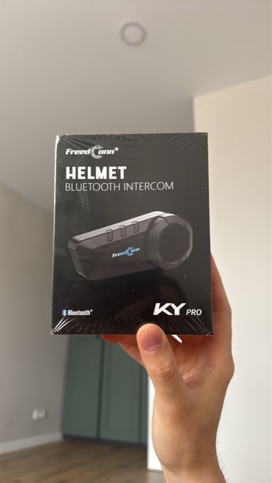 Гарнітура FreedConn KY Pro Bluetooth 5.1 — груповий інтерком на 6 осіб, дальність 1000м, IP65 для мотошолома