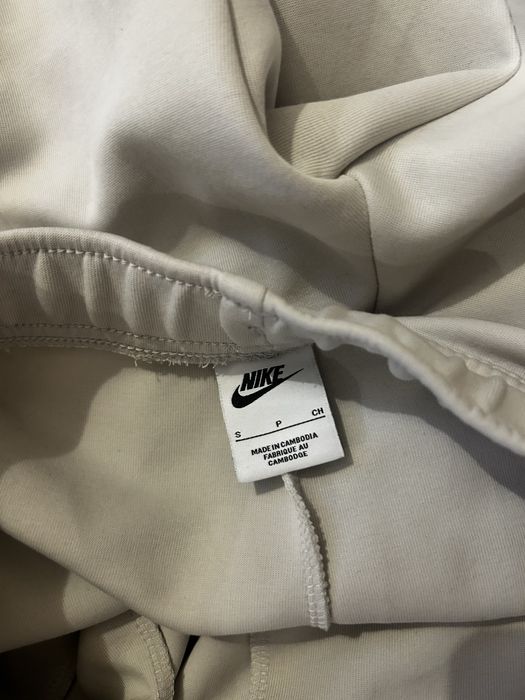 Dres Nike Tech bezowy