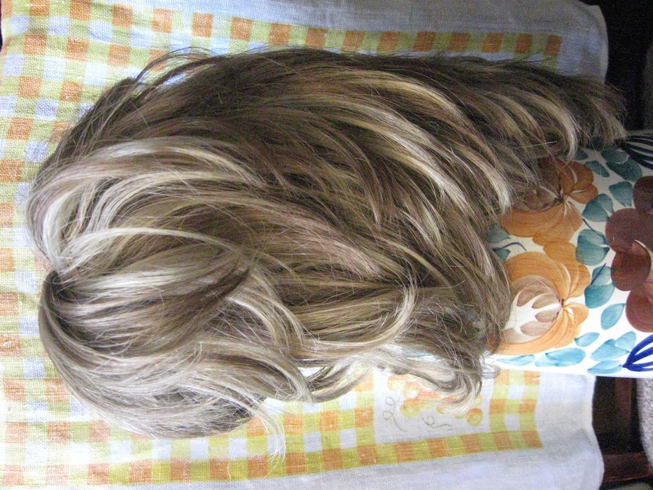 Sprzedam długą perukę damską blond, dł. 30cm