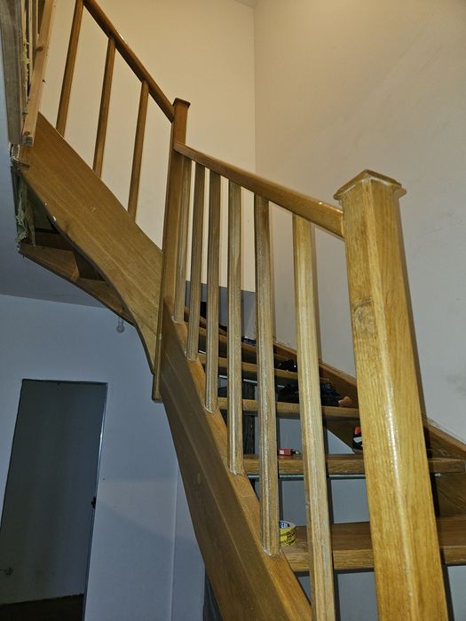 Schody dębowe samonośne