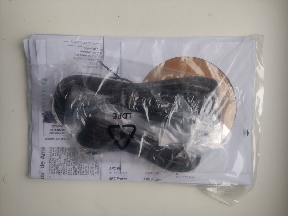 Новый Источник бесперебойного питания APC BackUPS ES 700VA (BE700G-RS)