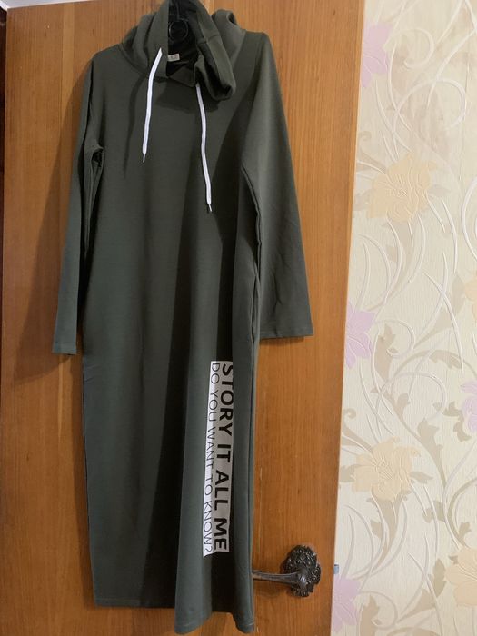 Сукня трикотаж  з капішоном довга