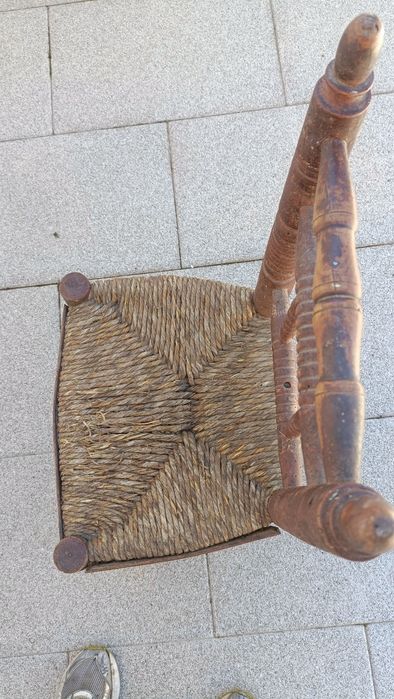 Cadeira antiga, rústica