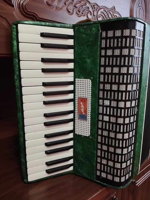 Продам батьківський баян