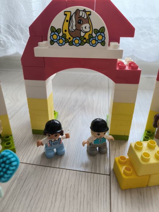 Duplo stajnia i kucyki 10951