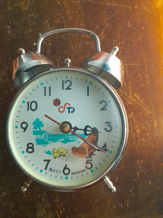 13€   Relógio a corda antigo.