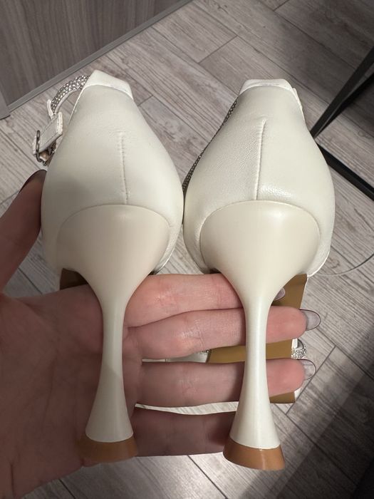 Buty białe ślubne