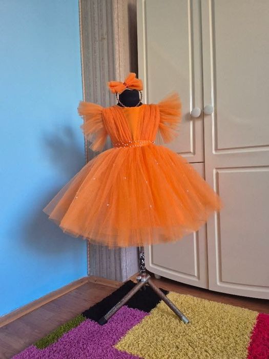 Шикарне плаття на 6  років, випускний у садочкуОбруч в подарунок