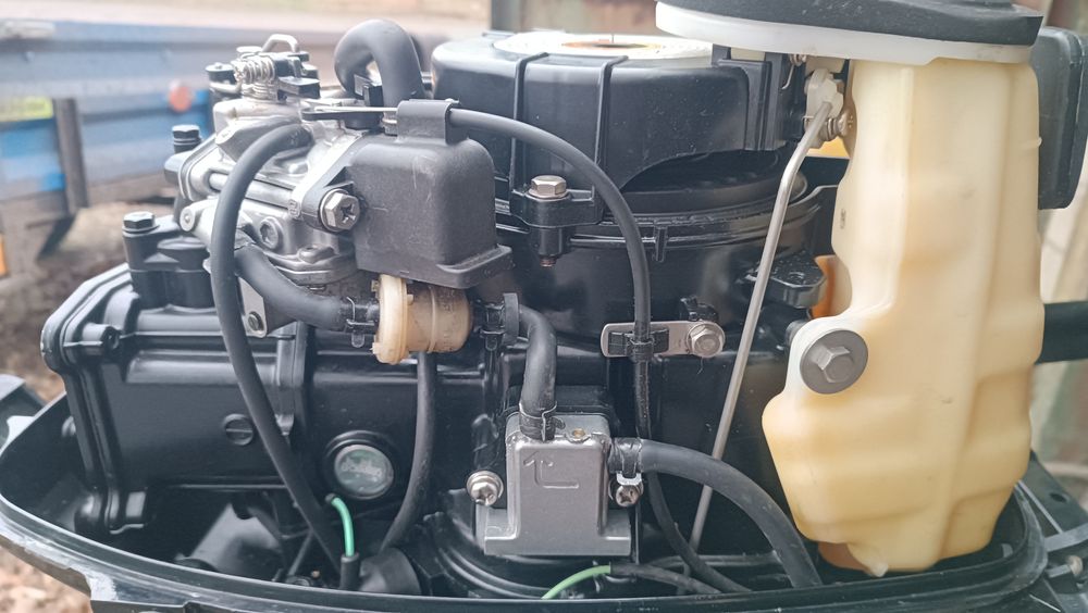 Лодочный мотор mercury 5.  4 такта