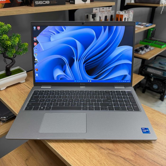 Ноутбук Dell Latitude 5521 - 15.6" FullHD, IPS/ Intel Core i7 11850H (8 ядер/ 16 потоків)/ Intel UHD/ 16 GB/ 256 GB SSD NVME