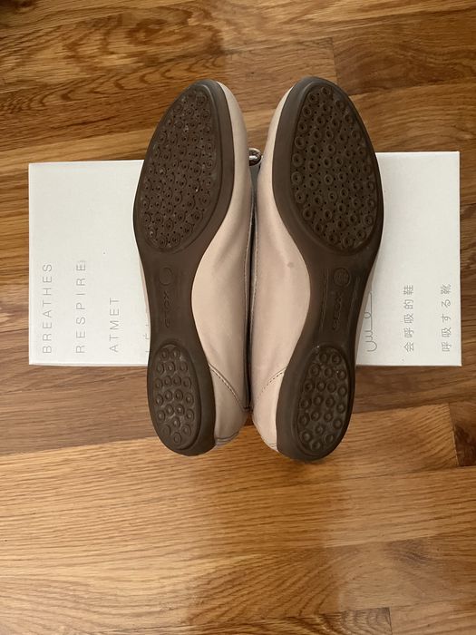 Sabrinas elegantes de cor bege da msrca Geox