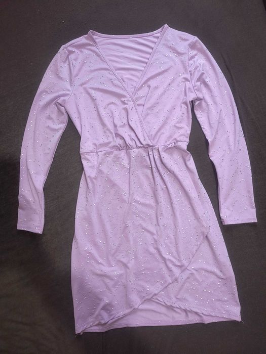 Błyszcząca liliowa/wrzosowa sukienka z długim rękawem
