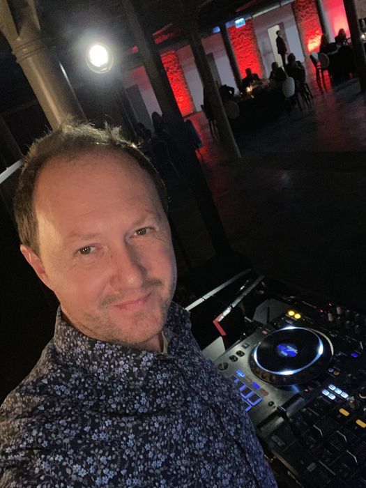 Dj, konferansjer, idealny na imprezę