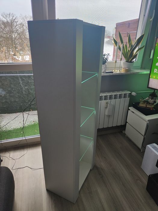 Regał stojący podświetlany LED