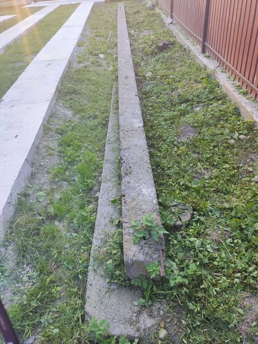 2 залізо-бетонні слупи. Актуально.