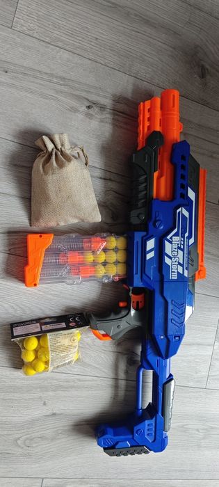 Іграшковий бластер з м'якими кульками в стилі Nerf