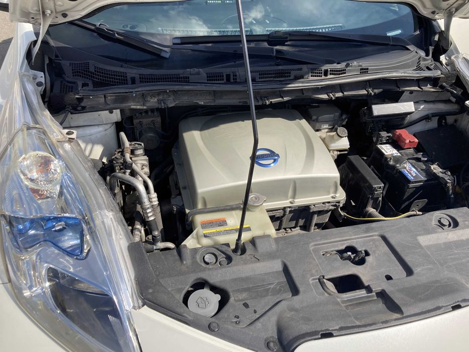 Nissan Leaf 2015 SL - не биток!