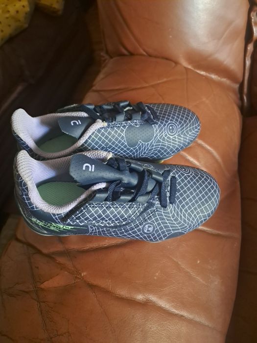 10€ chuteiras de criança, calça como novas 27/28