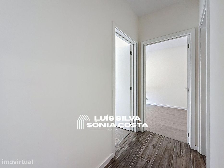 Apartamento T4 Totalmente Remodelado com 2 Varandas e Elevador –...