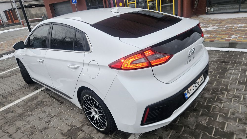 Хундай іонік гібрид 1.6гібрид 2018рік