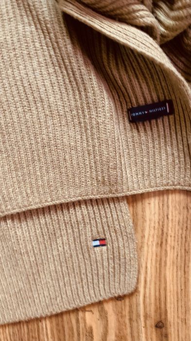 Tommy Hilfiger szal długi